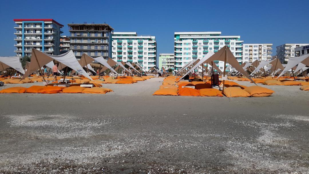 Elegance Apartment Summerland Mamaia Bagian luar foto